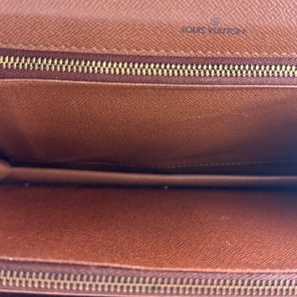 Louis Vuitton Brown and Gold Monogram Métis Authentic. - Picture 9 of 16